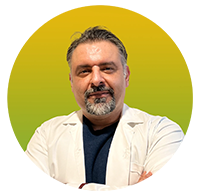 دکتر مجید اقا داوود در درمانگاه شبانه روزی شهرآرا