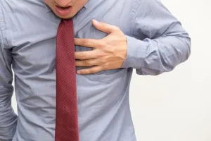 علائم خطرناک همراه با تپش قلب و نیاز فوری به دکتر